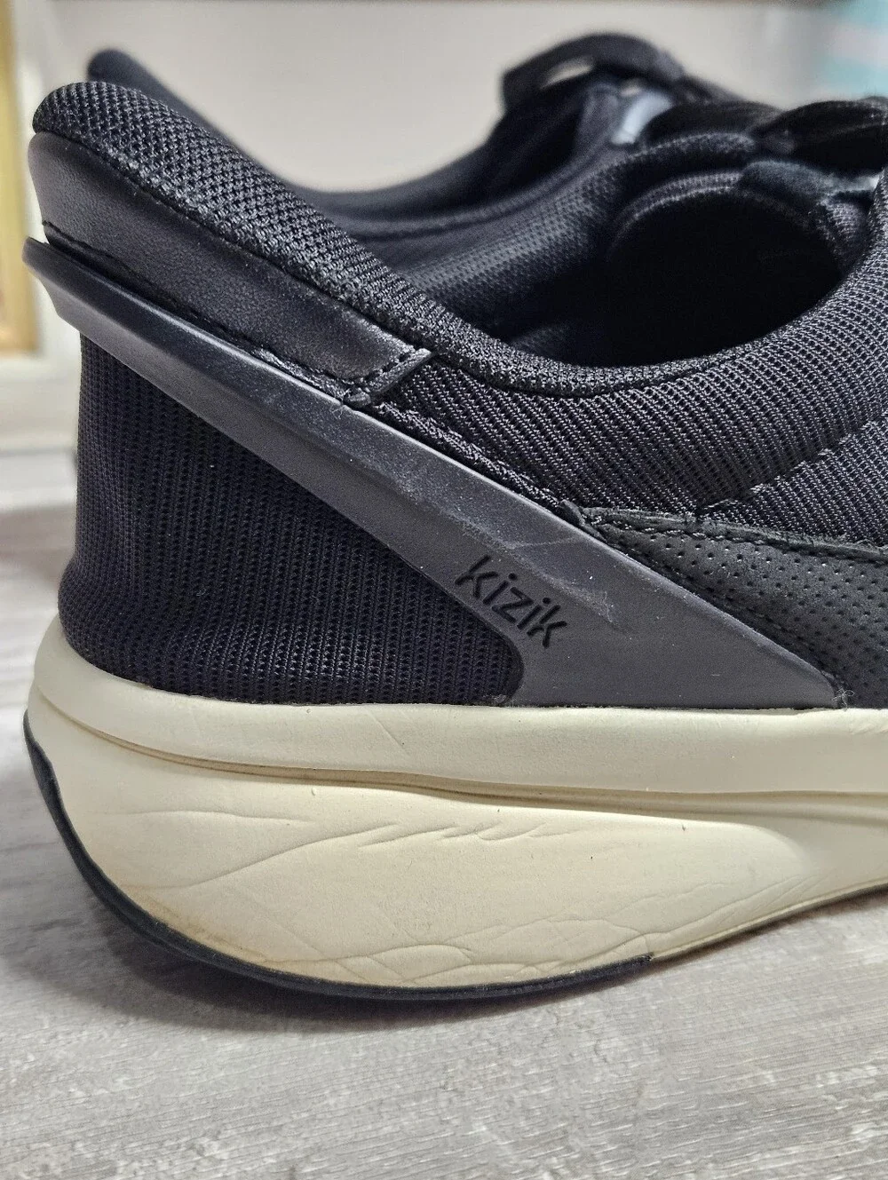 Kizik Paris Black/Pristine Leather Hands-Free Sneakers Womens 9